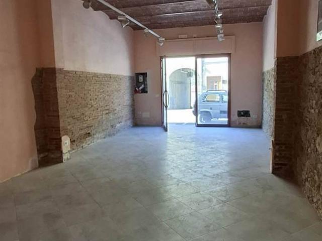 Locale Commerciale in affitto a Collesalvetti, Toscana