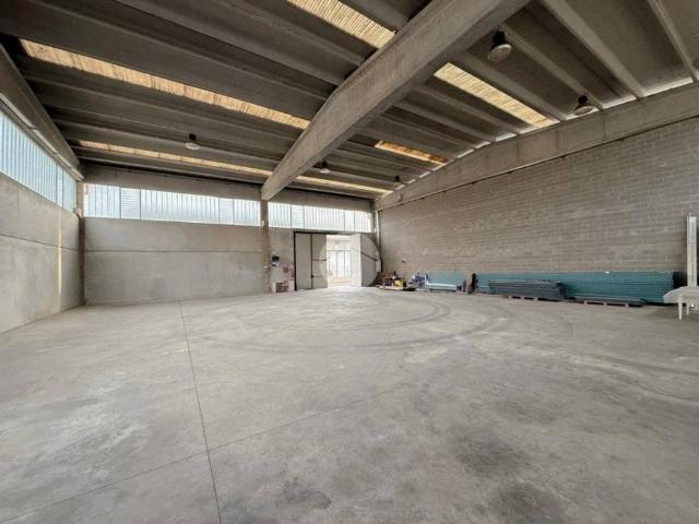 Locale Commerciale in affitto a Cologno Al Serio, Lombardia