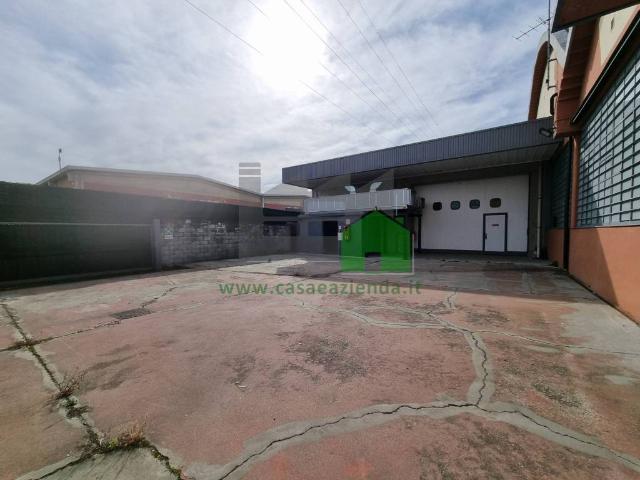 Locale Commerciale in affitto a Cologno Monzese, Lombardia