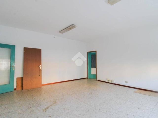 Locale Commerciale in affitto a San Giuliano Monzese, Cologno Monzese