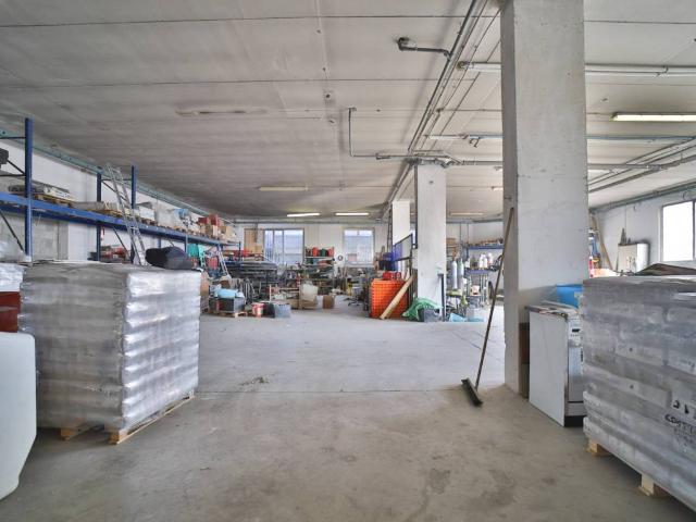 Locale Commerciale in affitto a Cascina Campagnazza, Cologno Monzese