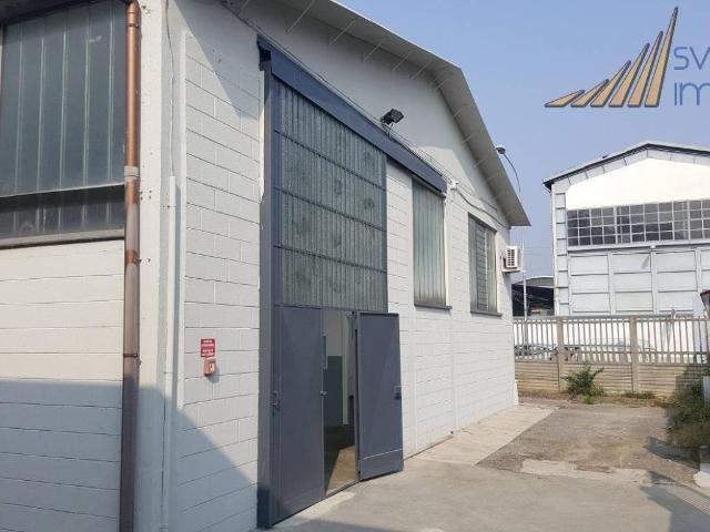 Locale Commerciale in affitto a Cascina Campagnazza, Cologno Monzese