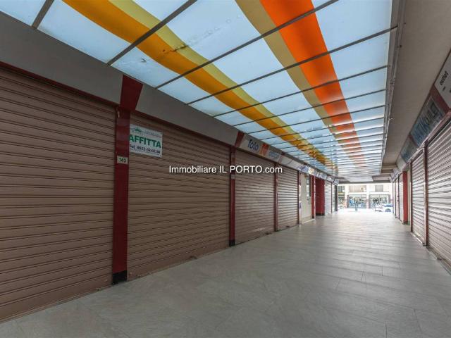 Locale Commerciale in affitto a Comacchio, Reggio Emilia