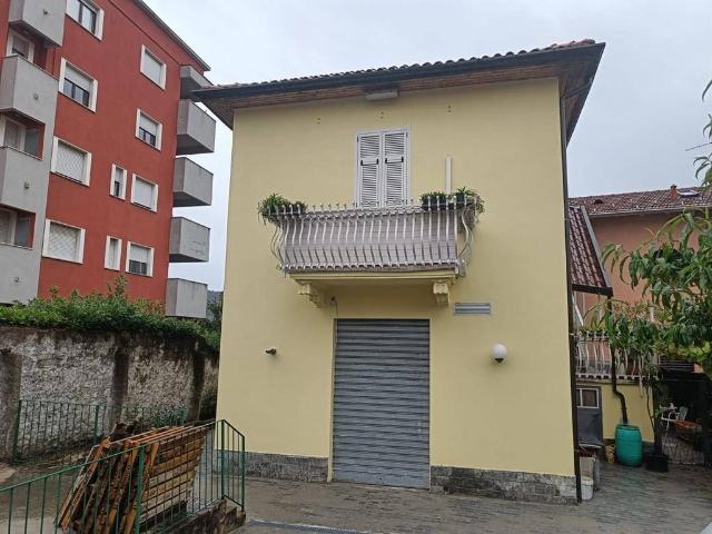 Locale Commerciale in affitto a Camerlata, Como