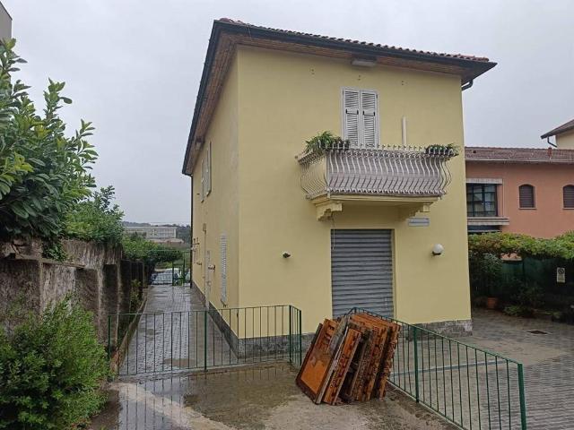 Locale Commerciale in affitto a Como, Lombardia