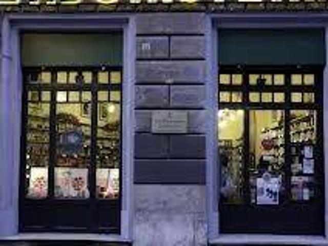 Locale Commerciale in vendita a Sant'Agostino, Como