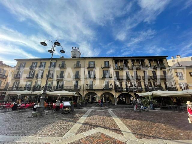 Locale Commerciale in affitto a Sant'Agostino, Como