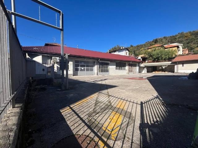 Locale Commerciale in affitto a Rebbio, Como
