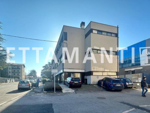 Locale Commerciale in affitto a Como, Lombardia