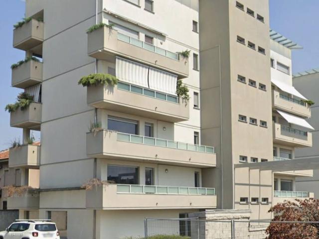 Locale Commerciale in affitto a Rebbio, Como