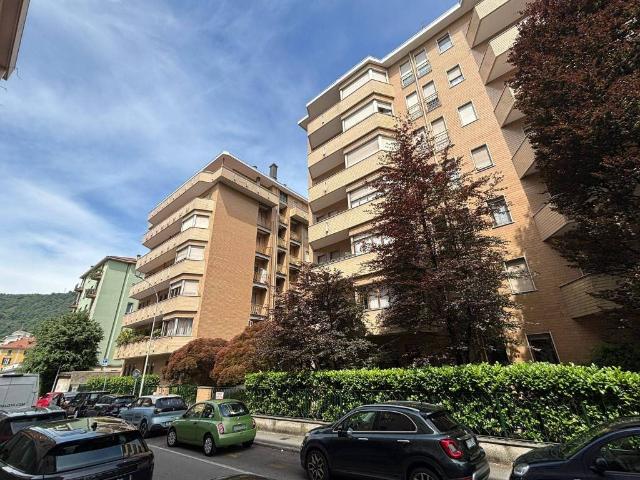 Locale Commerciale in affitto a San Bartolomeo, Como