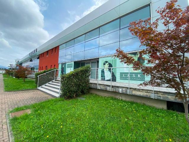 Locale Commerciale in affitto a Como, Lombardia