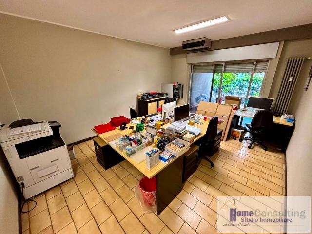 Locale Commerciale in affitto a Caserme, Como