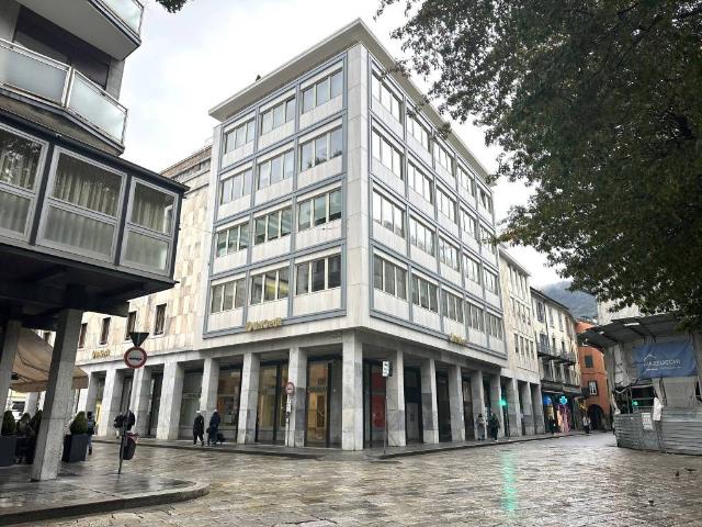 Locale Commerciale in affitto a Sant'Agostino, Como