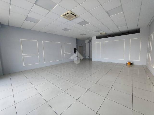 Locale Commerciale in affitto a Comunità montana della valle Trompia, Concesio