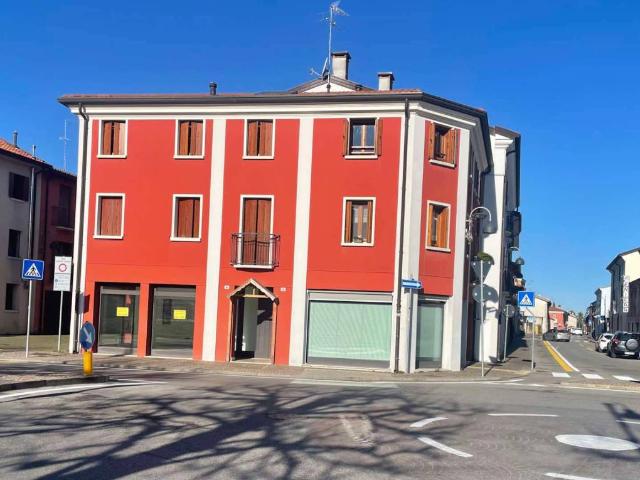 Locale Commerciale in affitto a Concordia Sagittaria, Veneto