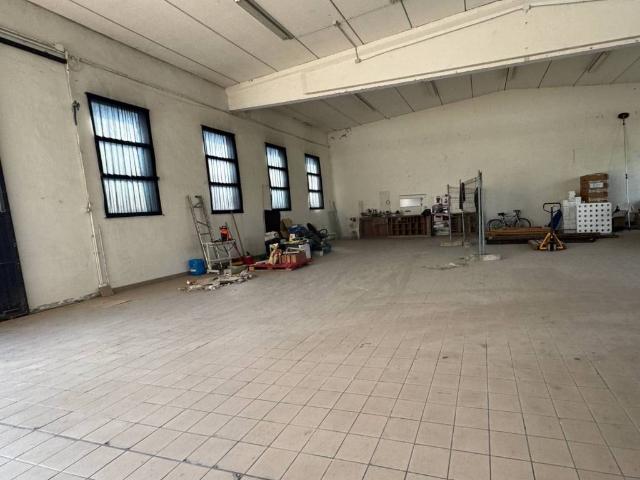 Locale Commerciale in affitto a Unione Comuni Modenesi Area Nord, Concordia Sulla Secchia
