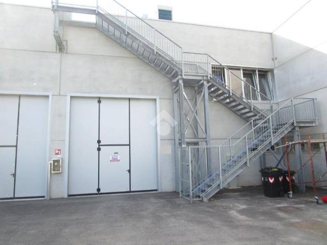 Locale Commerciale in affitto a Unione Comuni Modenesi Area Nord, Concordia Sulla Secchia