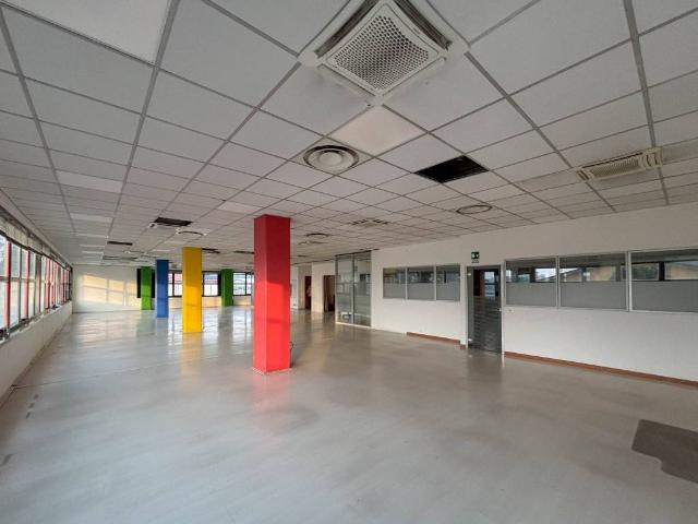 Locale Commerciale in affitto a Cascina Malcantone, Concorezzo