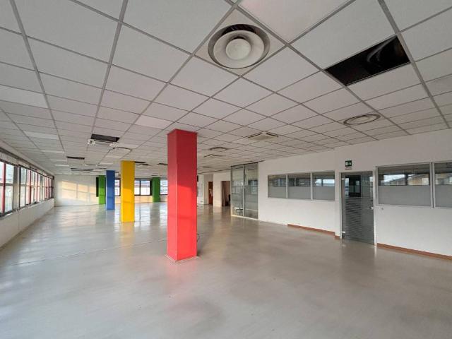 Locale Commerciale in affitto a Cascina Malcantone, Concorezzo