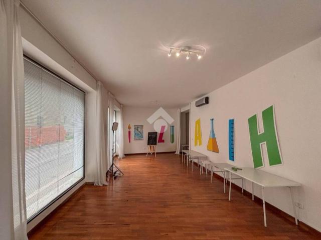 Locale Commerciale in affitto a Concorezzo, Lombardia