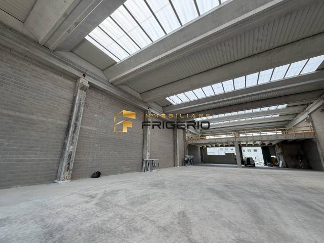 Locale Commerciale in affitto a Cascina Malcantone, Concorezzo