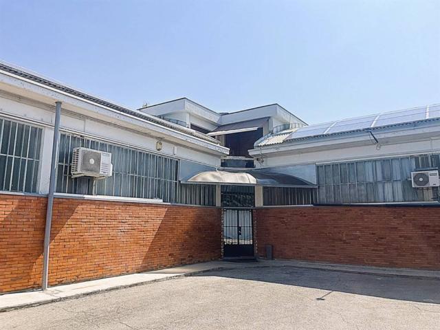 Locale Commerciale in affitto a Concorezzo, Lombardia