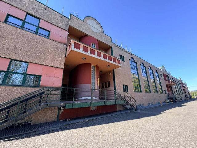 Locale Commerciale in affitto a Cascina Malcantone, Concorezzo
