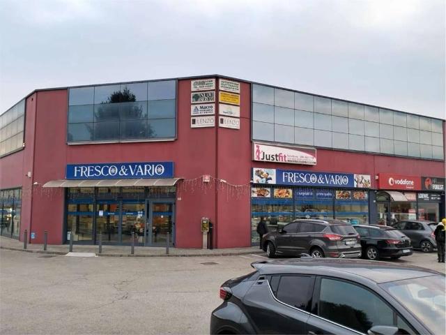 Locale Commerciale in affitto a Santa Rosa, Conegliano