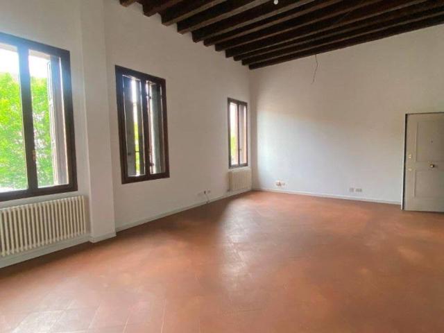 Locale Commerciale in affitto a Monticella, Conegliano