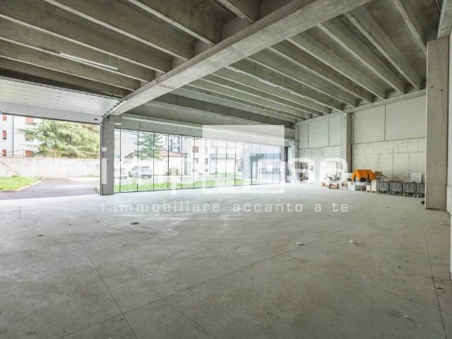 Locale Commerciale in affitto a Campolongo, Conegliano