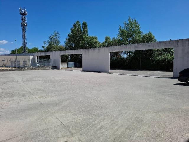 Locale Commerciale in affitto a Santa Rosa, Conegliano
