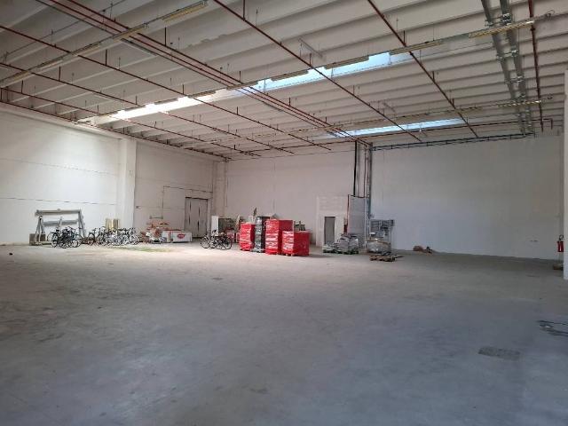 Locale Commerciale in affitto a Santa Rosa, Conegliano