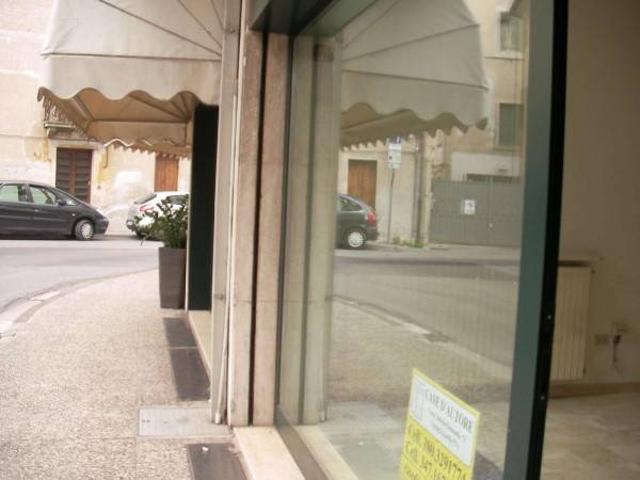 Locale Commerciale in affitto a Monticella, Conegliano
