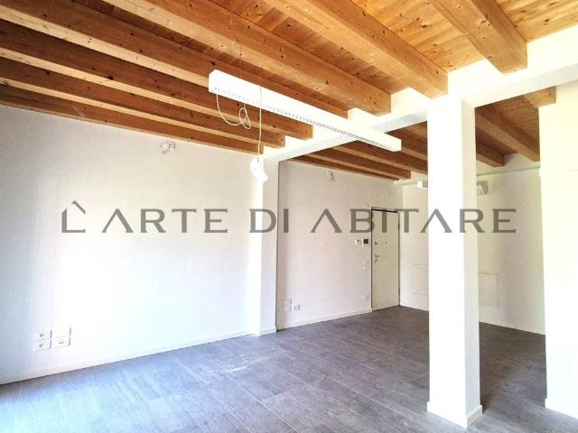 Locale Commerciale in affitto a Monticella, Conegliano