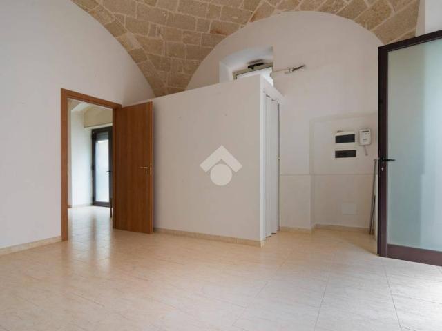 Locale Commerciale in affitto a Puglia, Bari