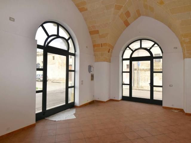 Locale Commerciale in affitto a Puglia, Lecce