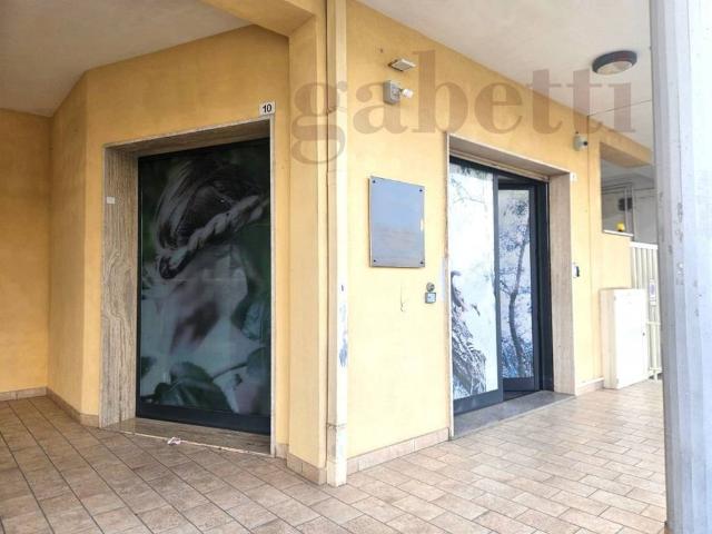 Locale Commerciale in affitto a Puglia, Lecce