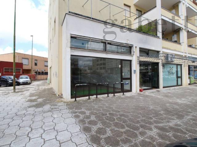 Locale Commerciale in affitto a Puglia, Lecce