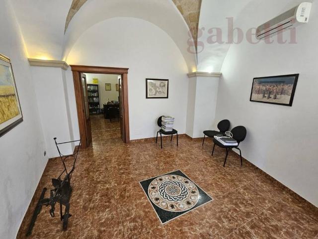 Locale Commerciale in affitto a Puglia, Lecce