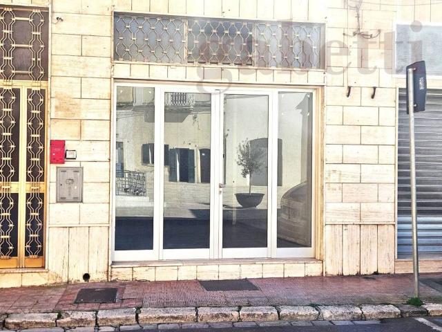 Locale Commerciale in affitto a Puglia, Lecce