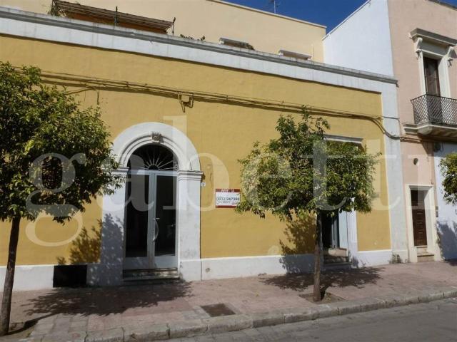 Locale Commerciale in affitto a Puglia, Lecce