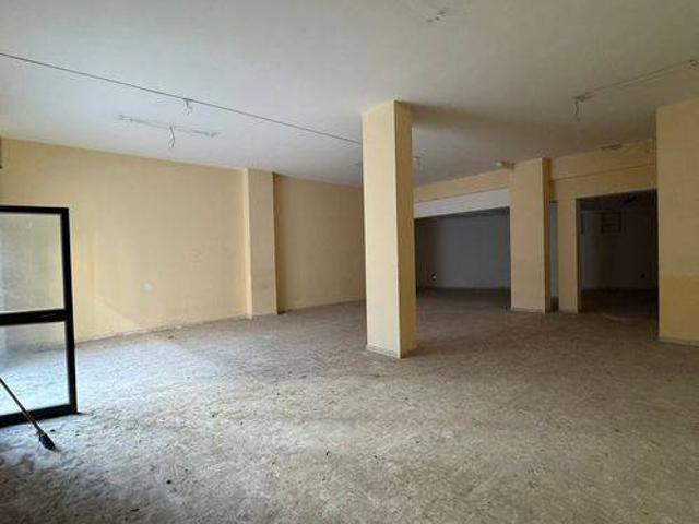 Locale Commerciale in affitto a Puglia, Bari