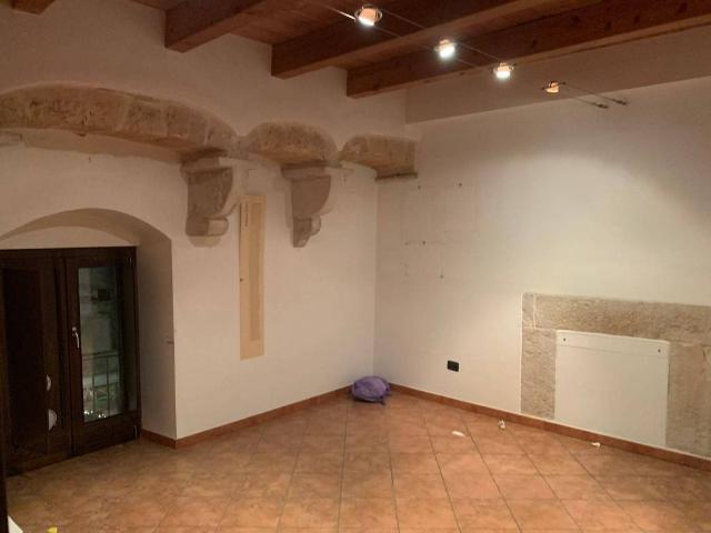 Locale Commerciale in affitto a Puglia, Bari