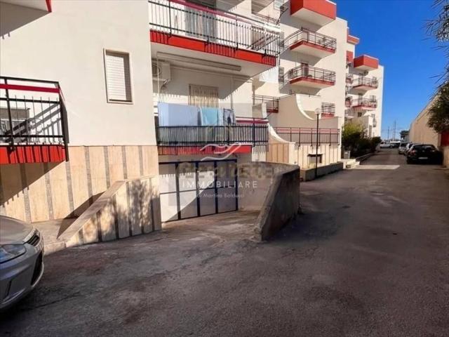 Locale Commerciale in affitto a Puglia, Bari