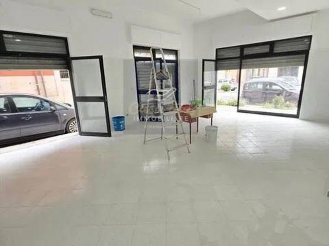 Locale Commerciale in affitto a Puglia, Bari