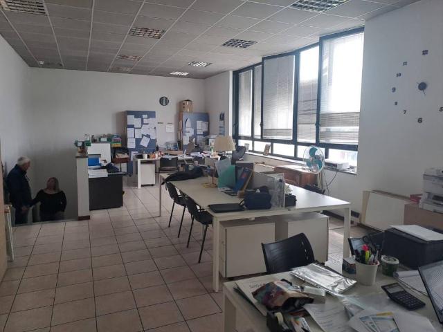 Locale Commerciale in affitto a Castellazzo de' Stampi, Corbetta