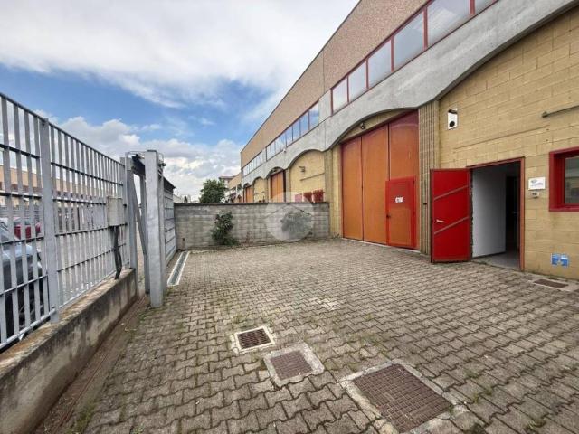 Locale Commerciale in affitto a Corbetta, Lombardia