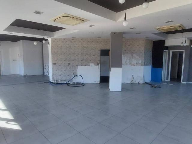 Locale Commerciale in affitto a Corciano, Umbria