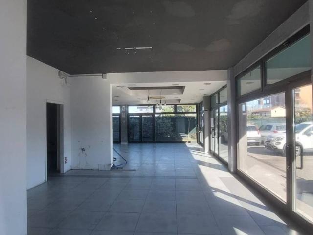 Locale Commerciale in affitto a Corciano, Umbria